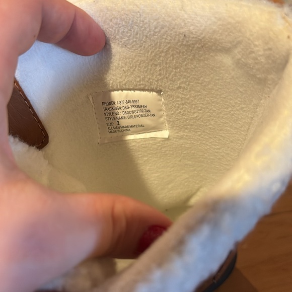 Euc dsg size 2 girls winter boots worn twice - Picture 5 of 6